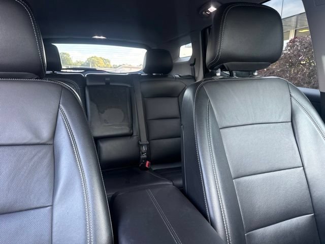 Used 2024 Sterling Metallic GMC SLT image 27