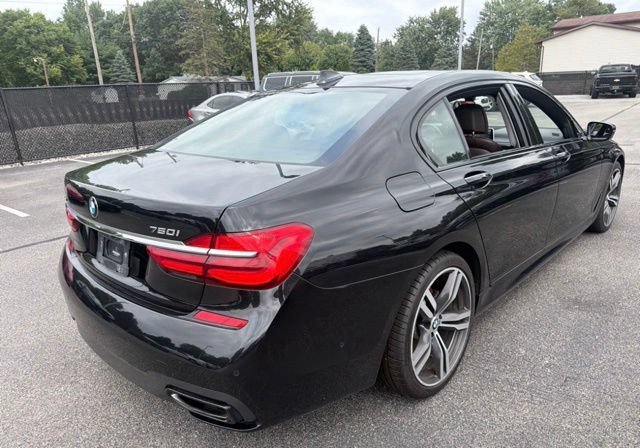 Used 2019 Black BMW 750i xDrive image 7