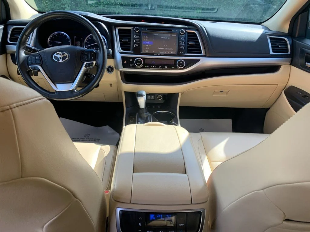 Used 2017 Brown Toyota XLE image 16
