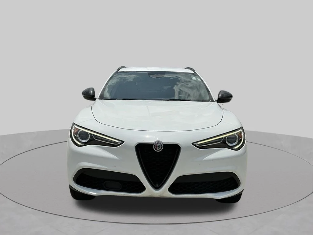 Used 2019 White Alfa Romeo Base image 17