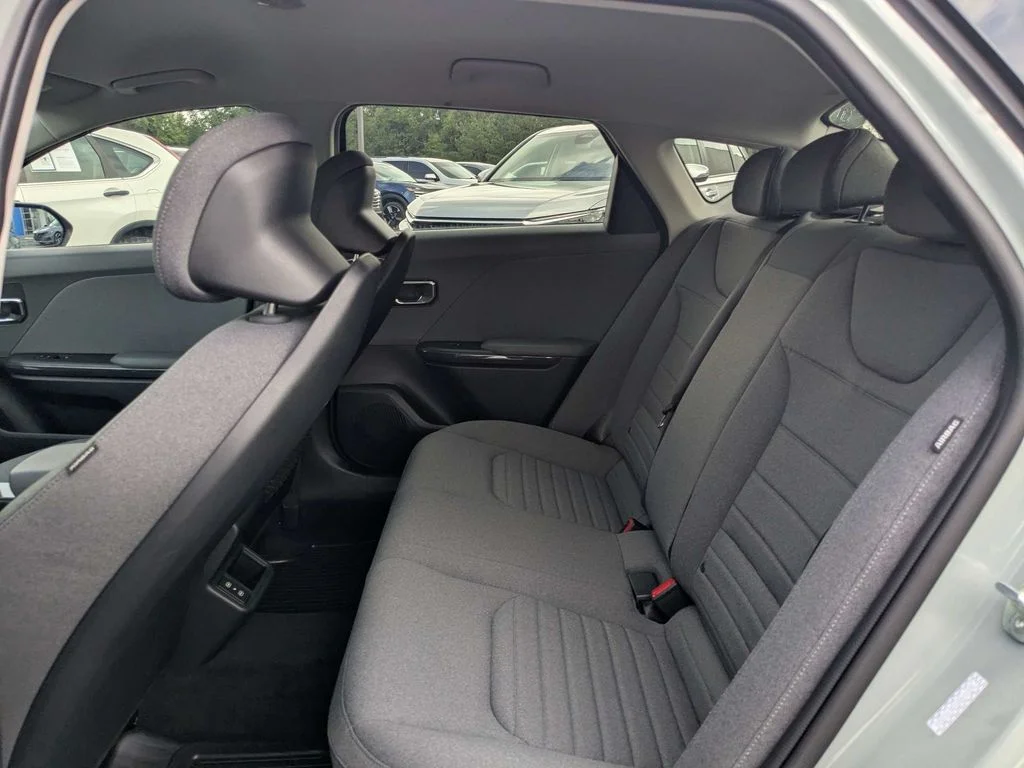 Used 2025  Kia EX image 12