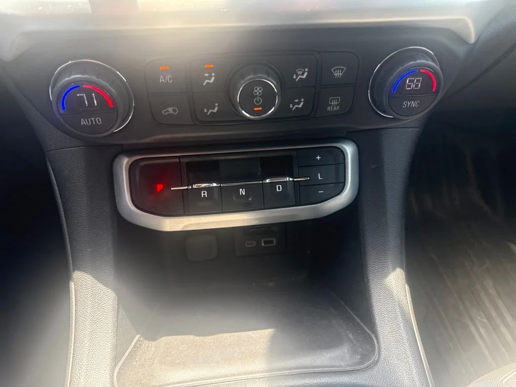 Used 2022 Gray GMC SLT image 21