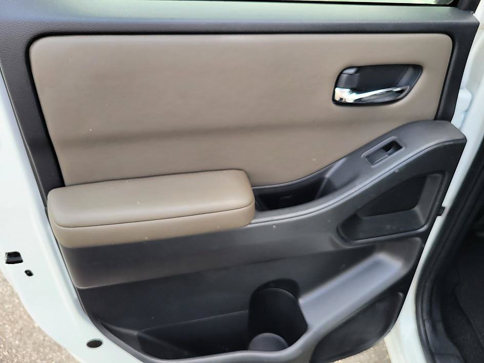 Certified Used 2022 Glacier White Nissan SV image 11
