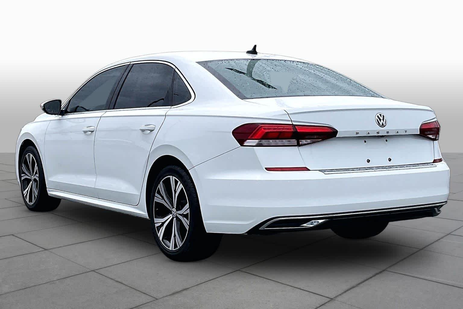 Used 2022 Pure White Volkswagen 2.0T SE image 11