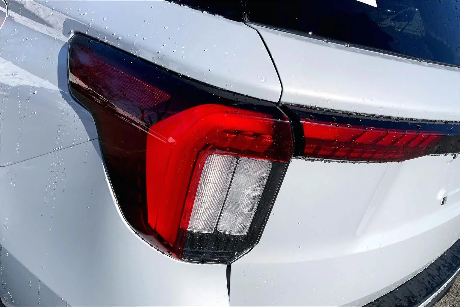 New 2026 Space White Metallic Ford ST-Line image 5