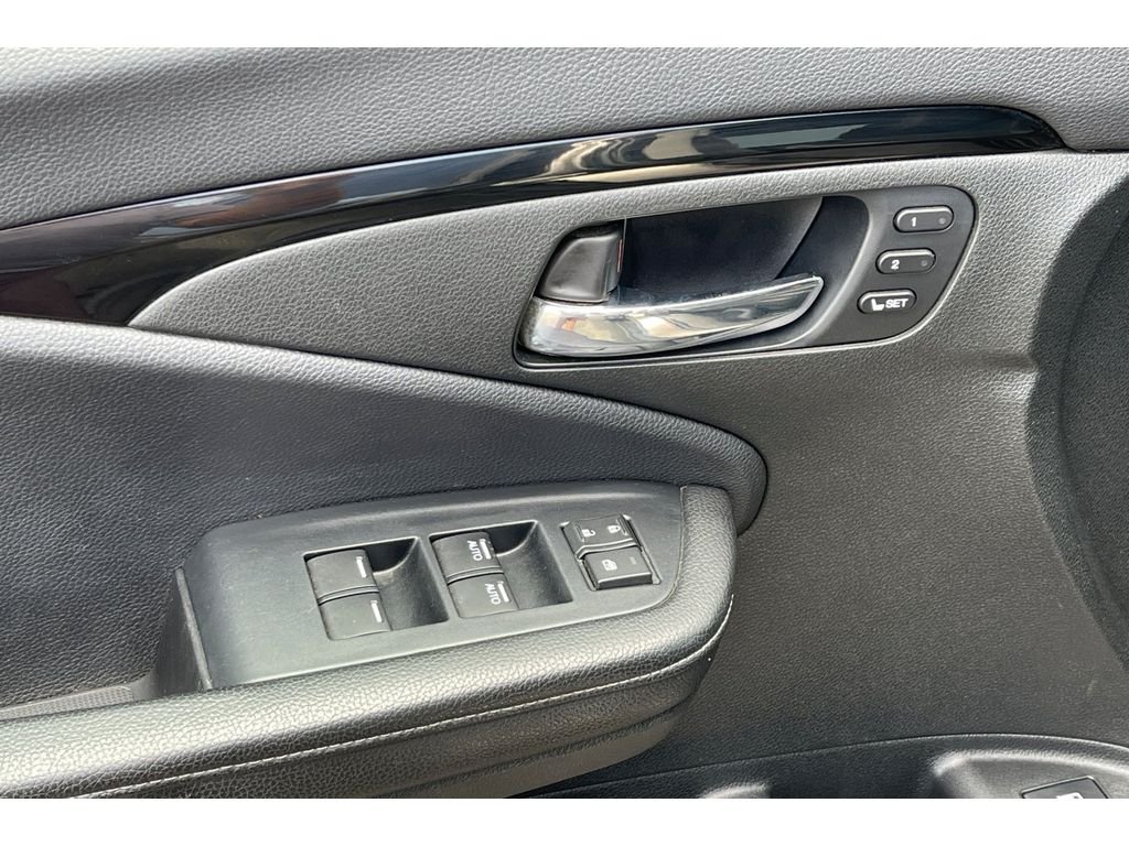 Used 2020 Pacific Pewter Metallic Honda RTL-E image 12