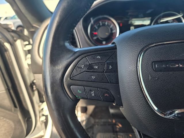 Used 2019 White Dodge SXT image 19
