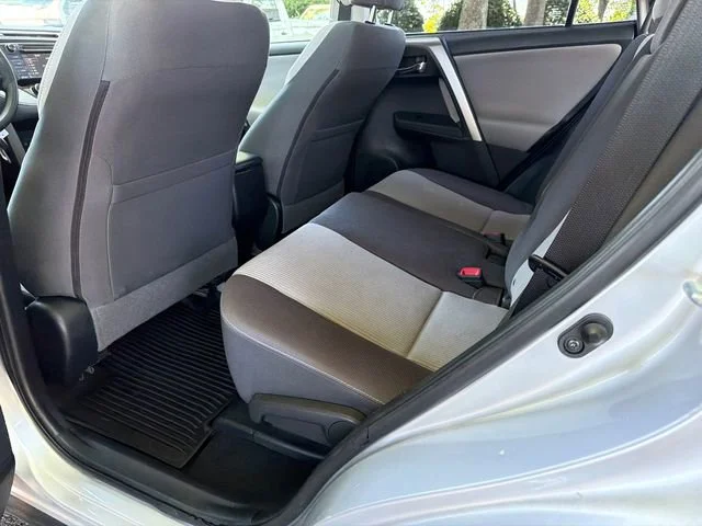 Used 2015 Silver Toyota XLE image 20