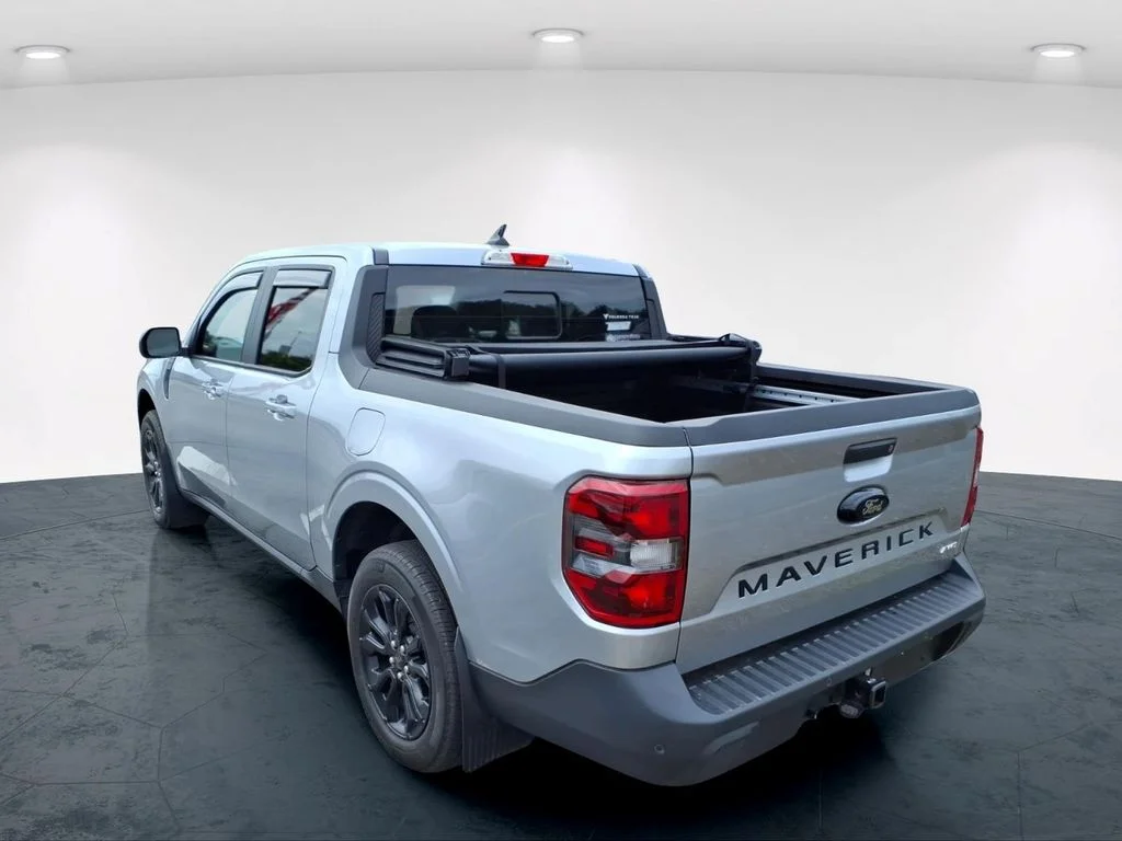 Used 2024 Silver Ford Lariat image 17