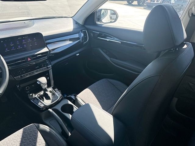 New 2026 Clear White / Black Roof Kia S image 23
