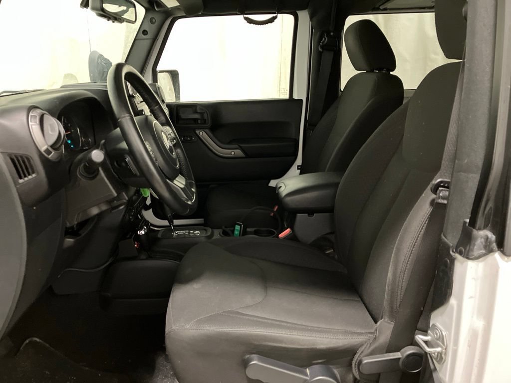 Used 2017 Bright White Clearcoat Jeep Sport image 4