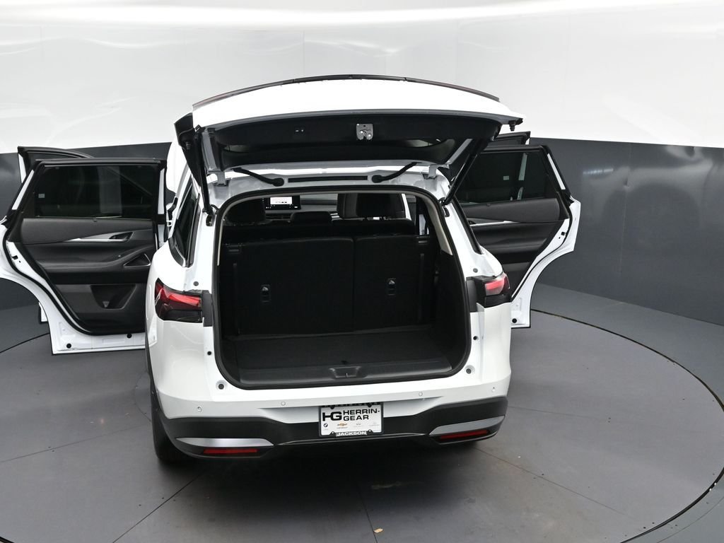 New 2026 RADIANT WHITE INFINITI Luxe FWD image 44