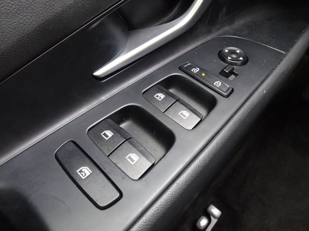 2025 Hyundai Elantra SEL - Photo 21