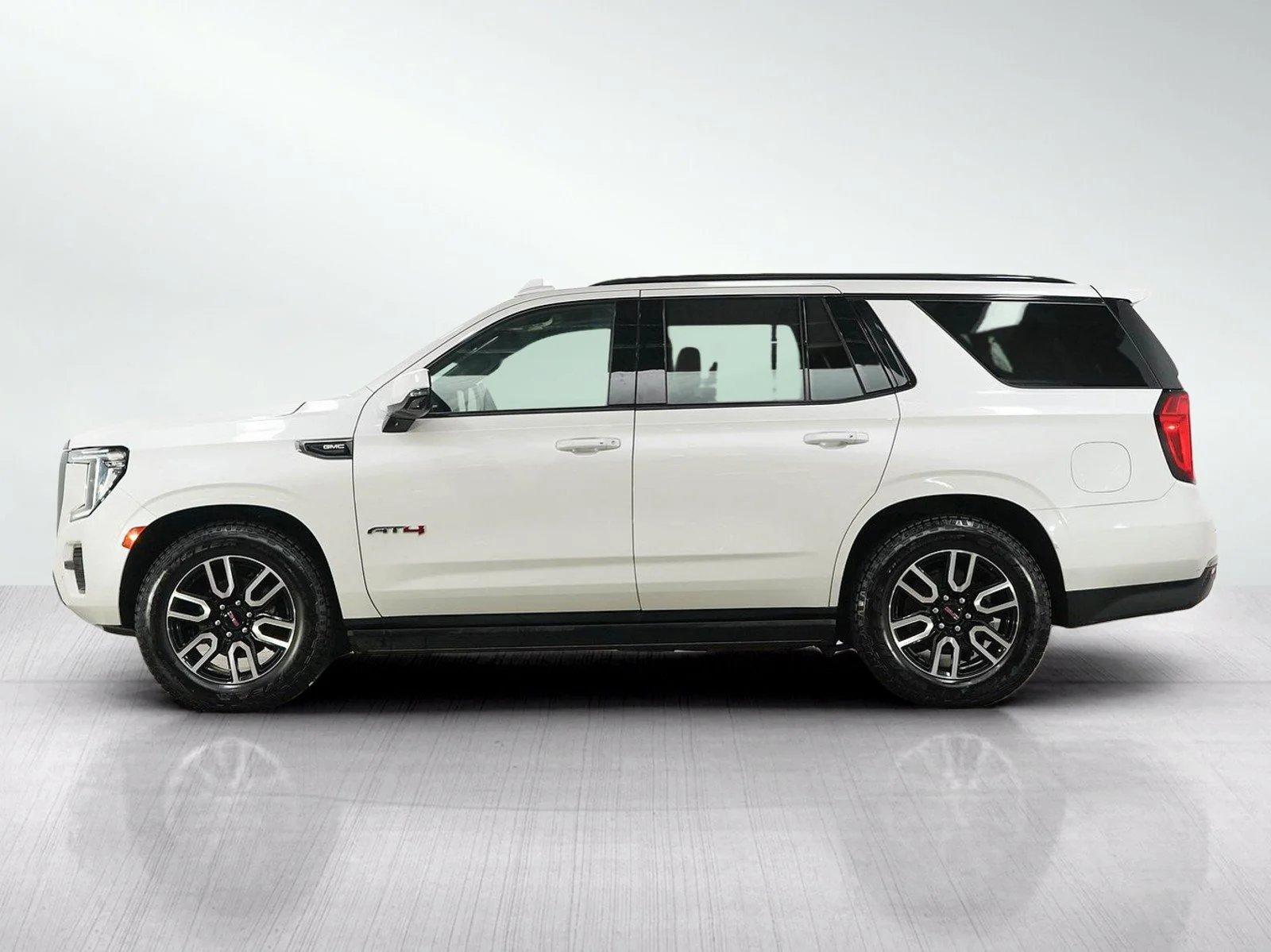 Used 2021 GMC Yukon AT4 with VIN 1GKS2CKD7MR165988 for sale in Roseville, Minnesota