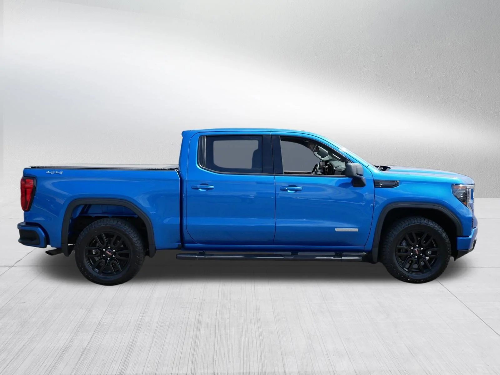 Used 2022 Dynamic Blue Metallic GMC Elevation image 8