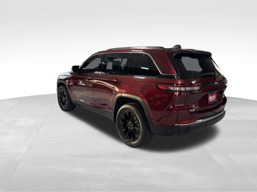 Used 2022 Red Jeep Limited image 3