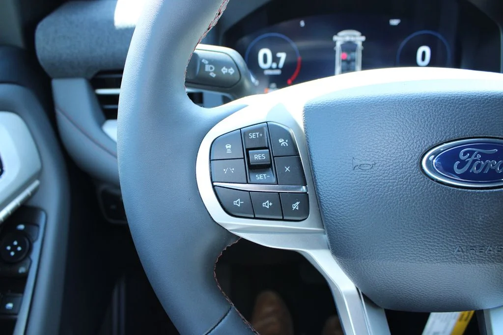 New 2027 White Ford 4DR 4WD ACTIVE image 36