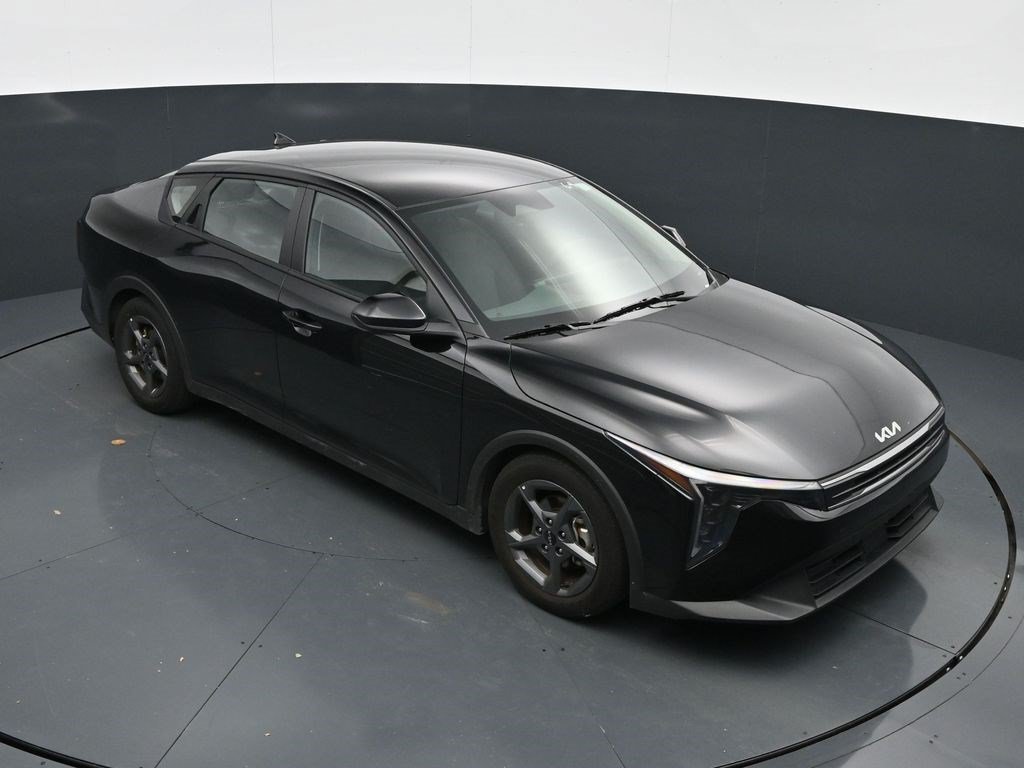 Used 2025 Aurora Black Pearl Kia LXS image 24