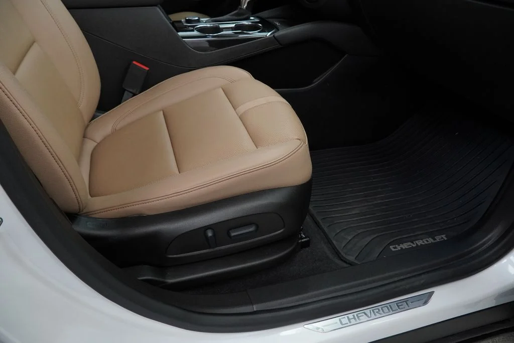 Used 2025 Beige Chevrolet Premier image 29
