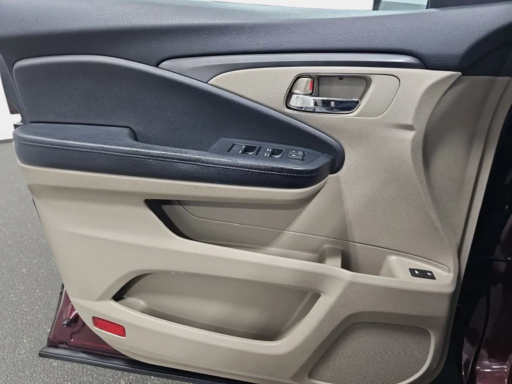 Used 2016  Honda EX-L image 29