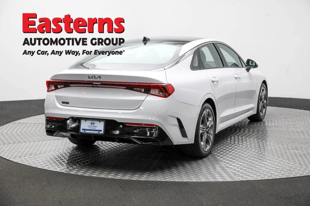 Used 2022 White Kia EX image 5