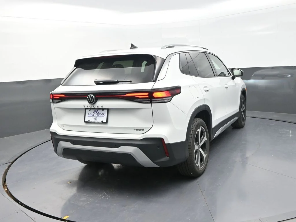 2026 Volkswagen Tiguan SE - Photo 10