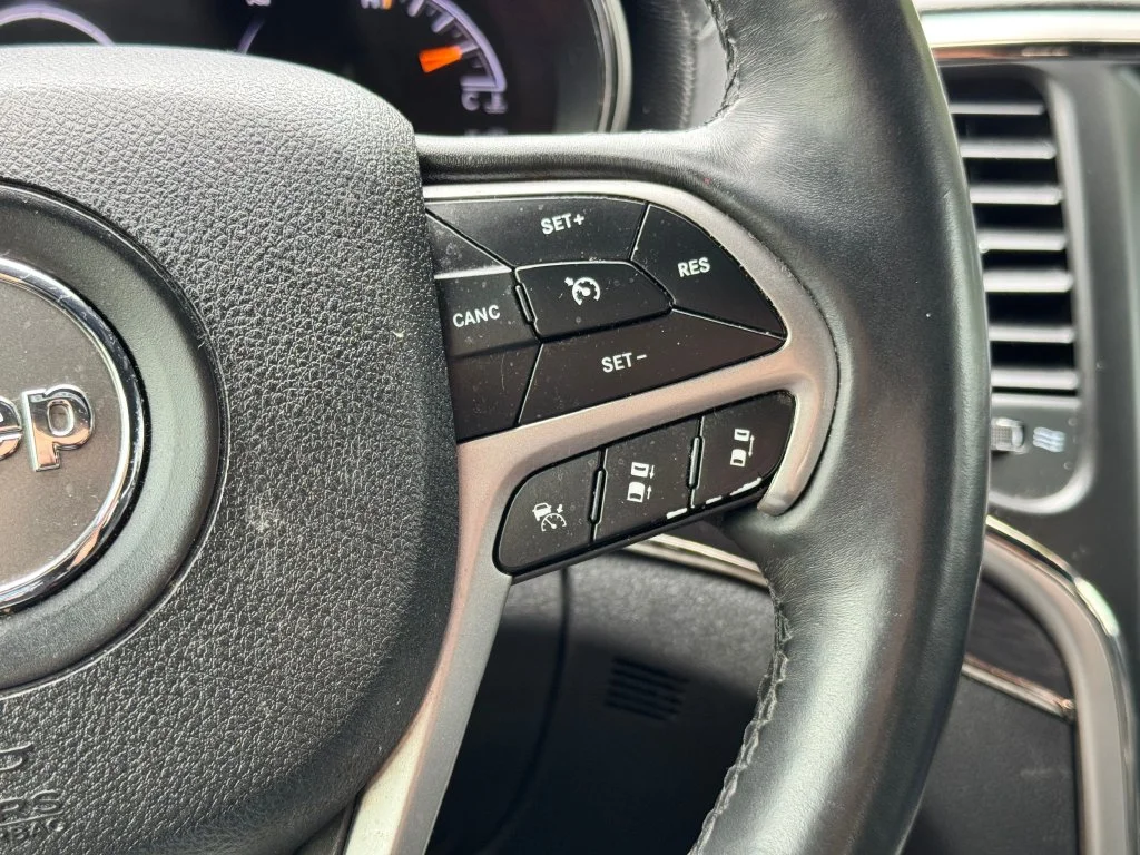 Used 2018 Red Jeep Overland image 20