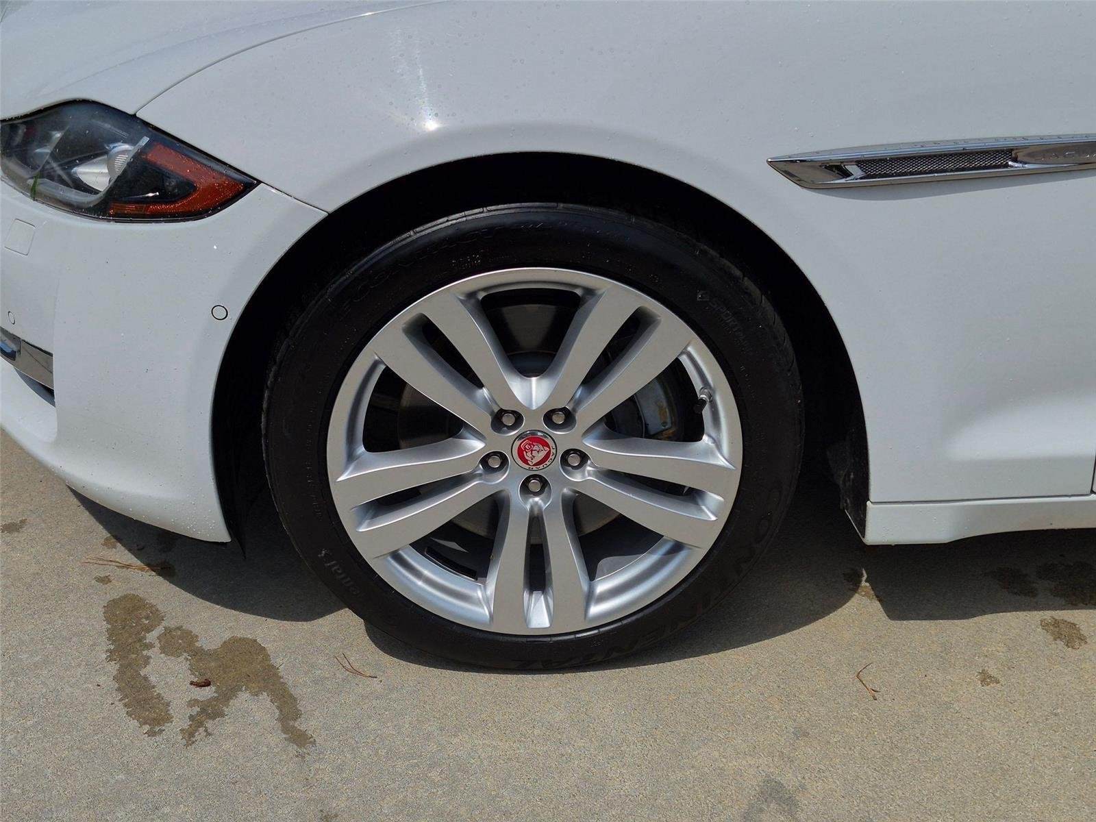 Used 2018 Fuji White Jaguar XJL Portfolio image 15