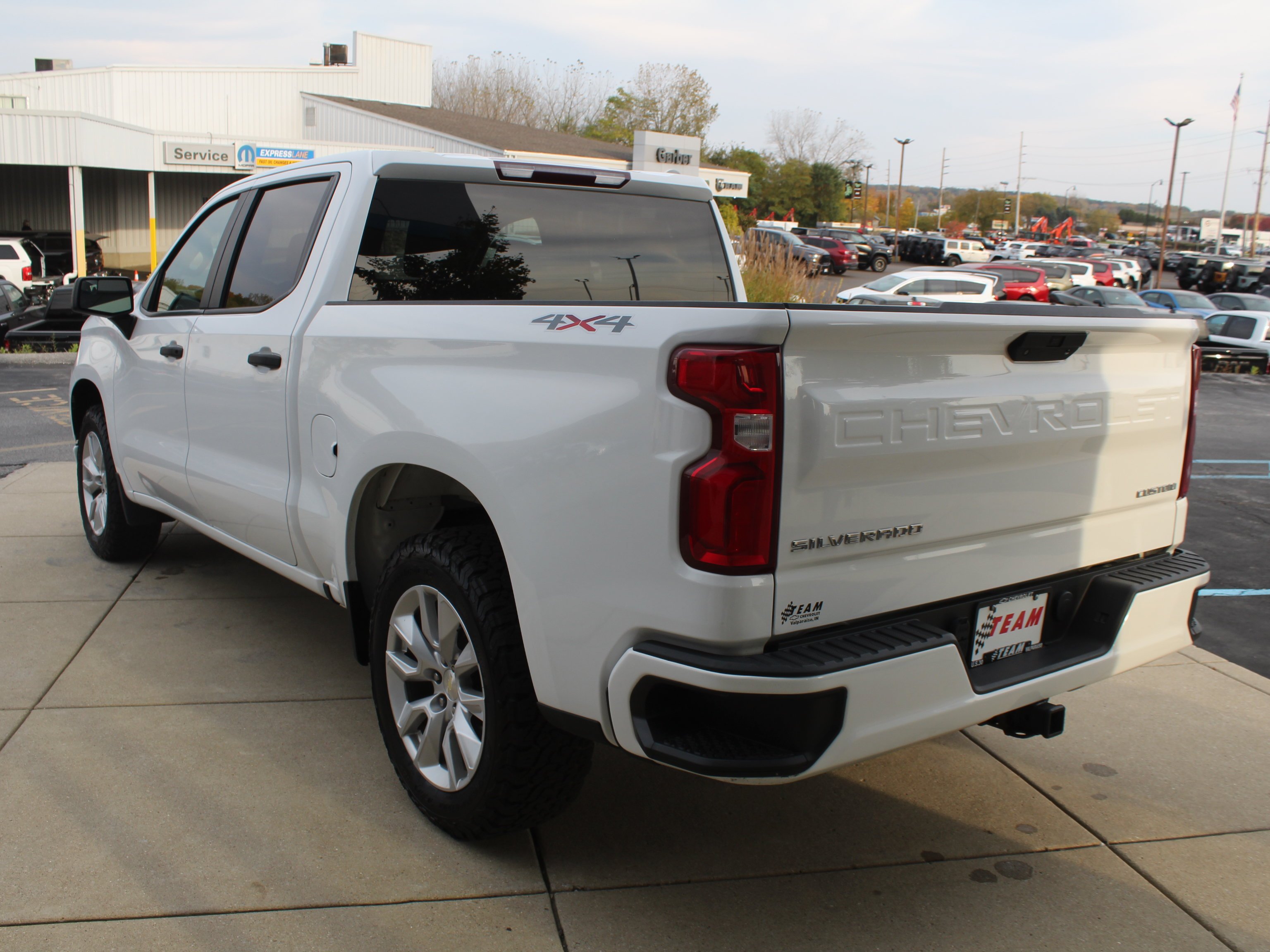 Used 2021 SUMMIT WHITE Chevrolet Custom image 8