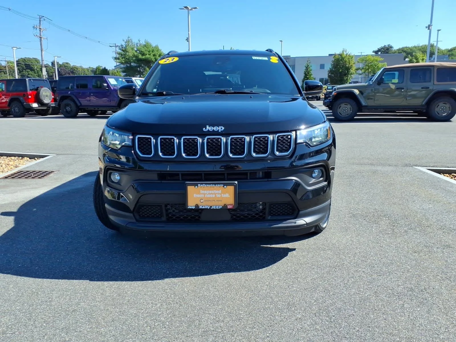 Certified Used 2023 Diamond Black Crystal Pearlcoat Jeep Latitude image 3