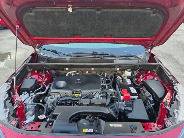 Used 2021 Pearl Toyota LE image 13