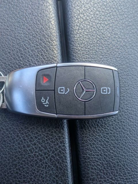 Used 2025 Black Mercedes-Benz GLB 250 image 34