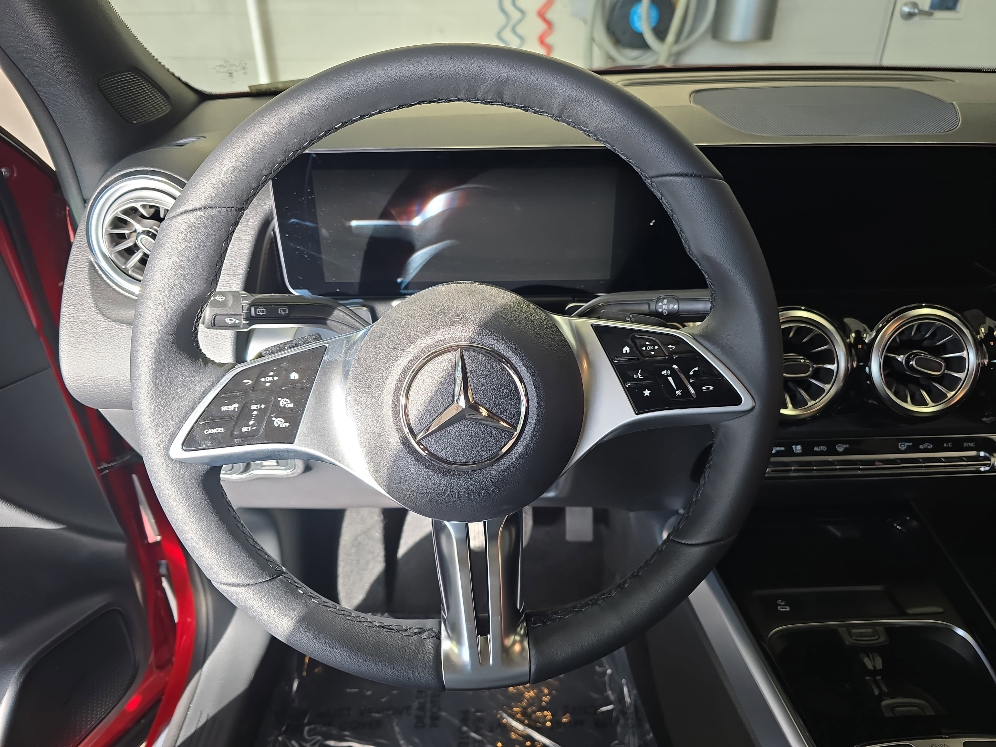 New 2026 MANUFAKTUR Patagonia Red Metallic Mercedes-Benz GLB250 image 19