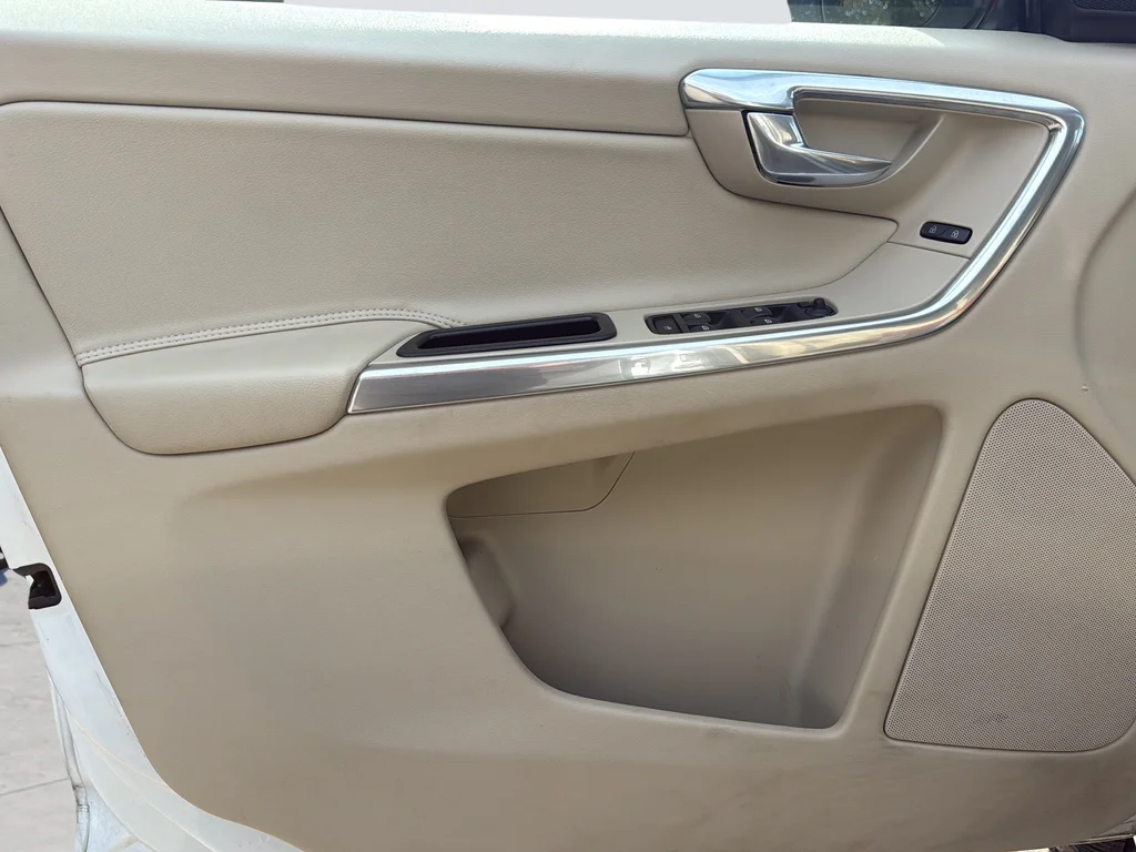 Used 2015 White Volvo T6 image 10
