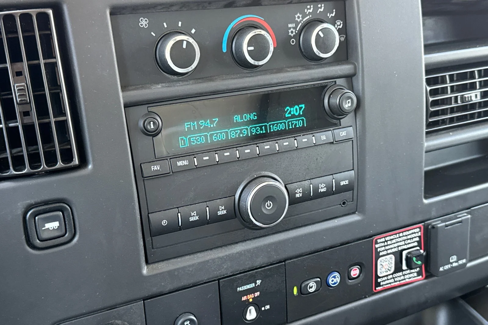 2025 Chevrolet Express Cutaway 3500 1WT view 18