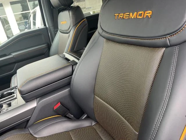 New 2025 Oxford White Ford Tremor® image 36