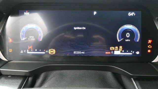 Used 2022 White Jeep Laredo image 28