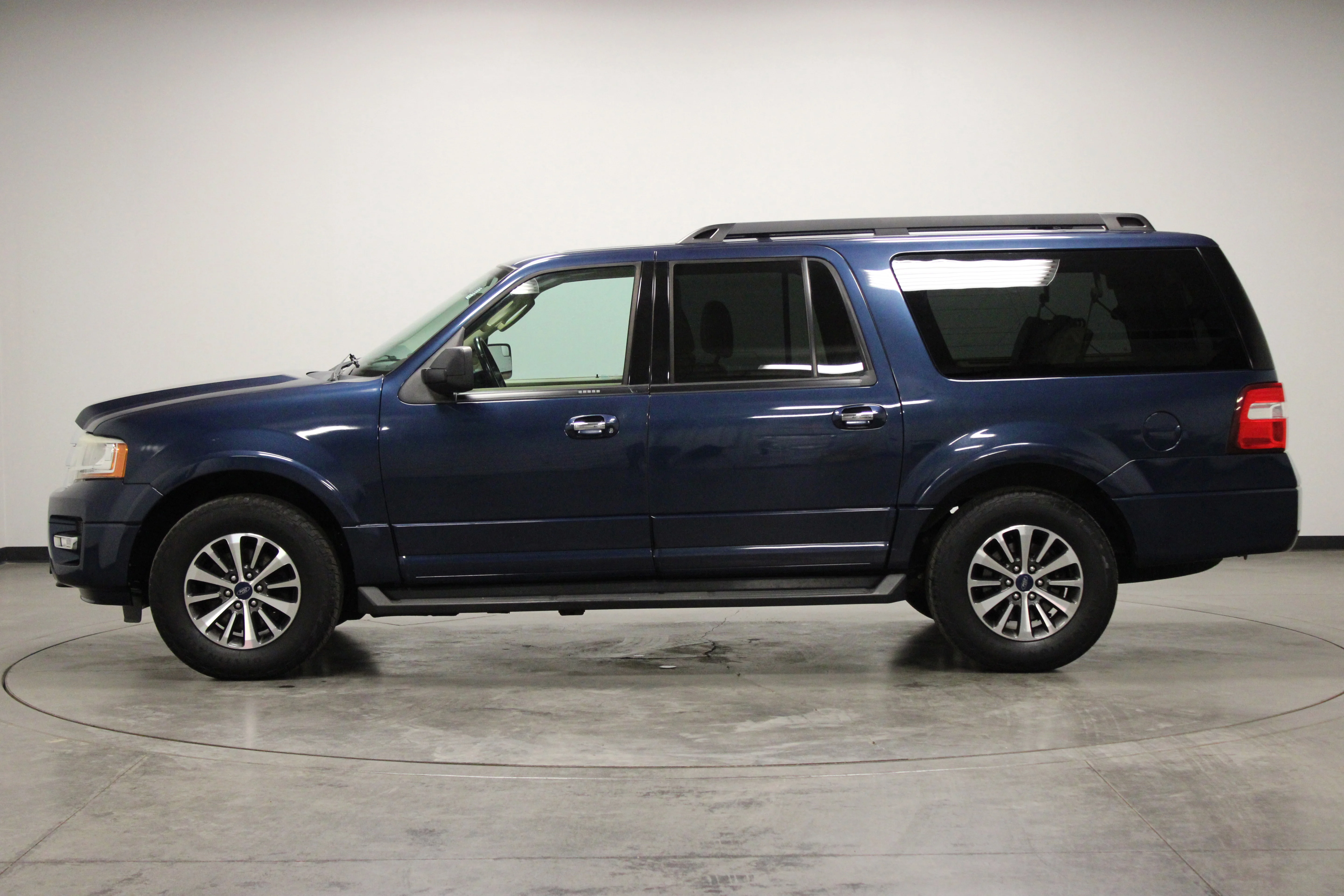 Used 2017 Blue Ford XLT image 5