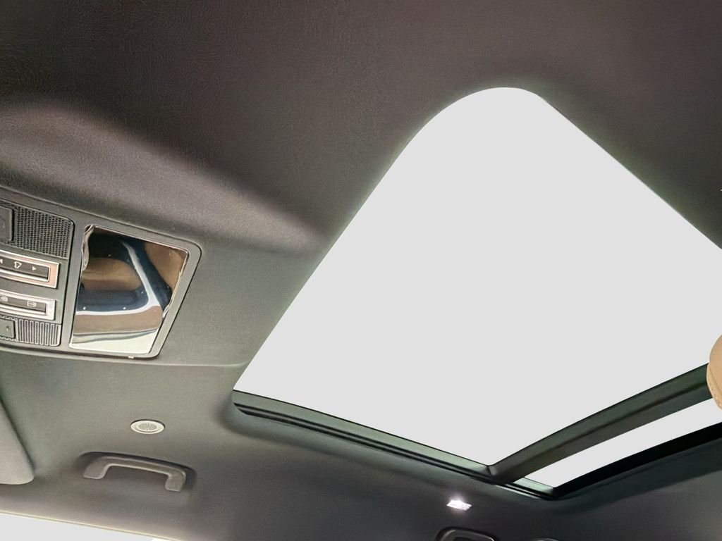 New 2026 Fuji White Land Rover X-Dynamic SE image 23