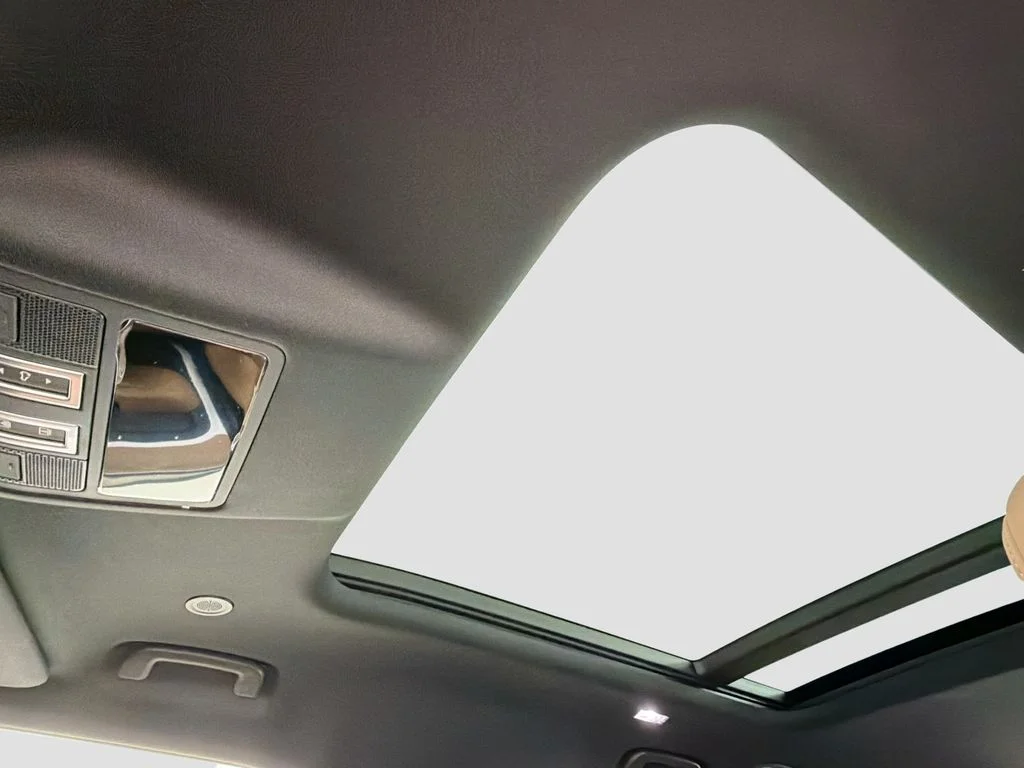 New 2026 Fuji White Land Rover X-Dynamic SE image 23
