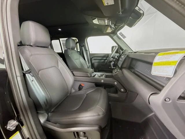 New 2026 Santorini Black Land Rover S image 30