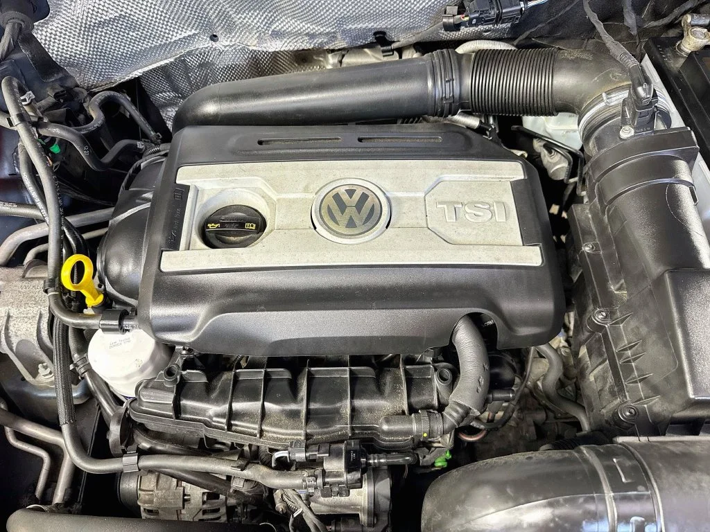 Used 2018 Blue Volkswagen 2.0T image 37