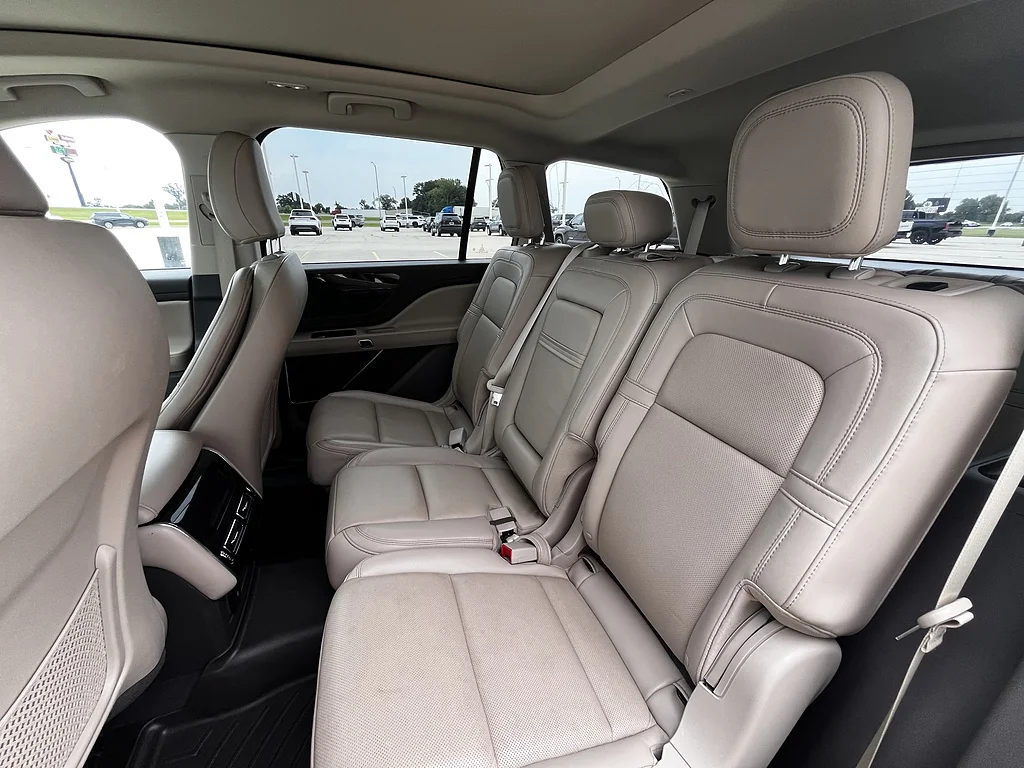 Used 2023 Ceramic Pearl Lincoln Reserve image 10