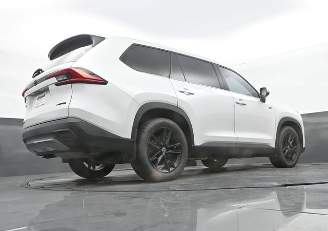 Used 2024 Wind Chill Pearl Toyota Limited image 11