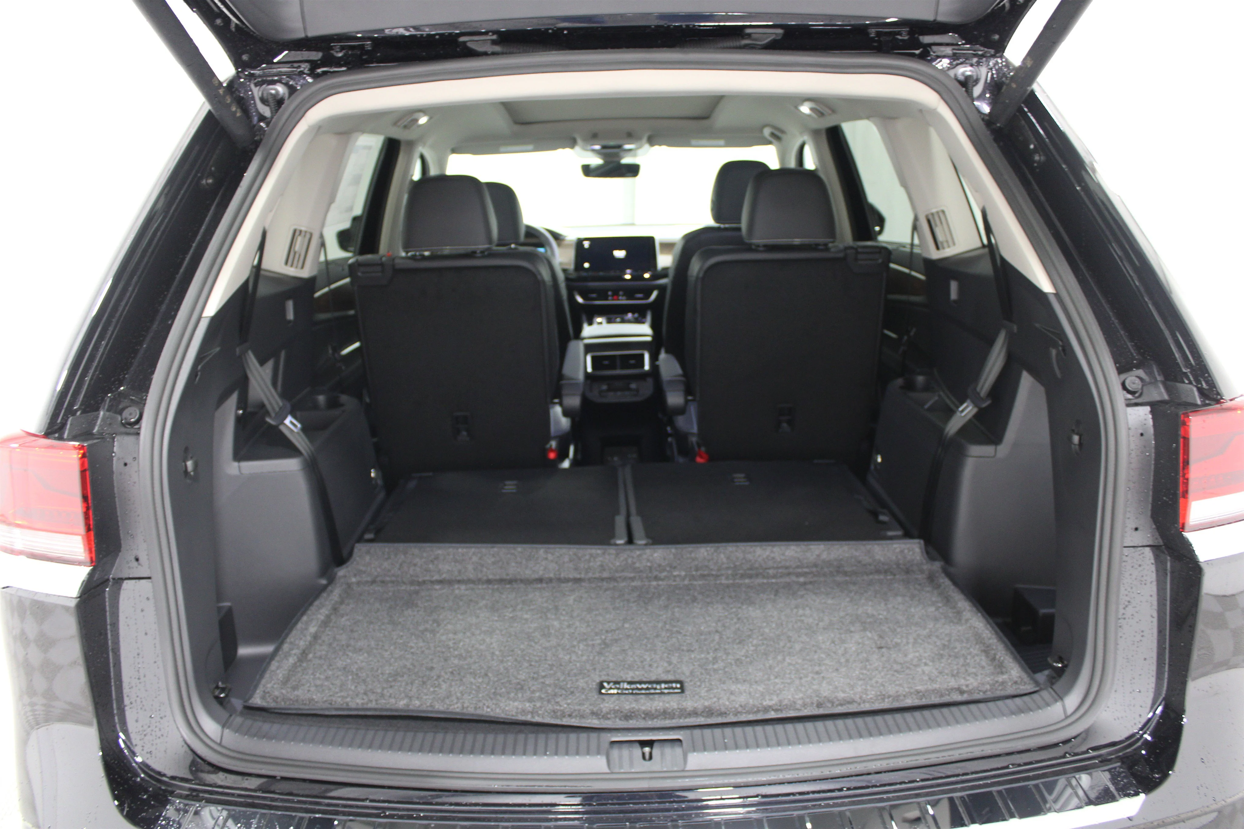 New 2026 Deep Black Pearl Volkswagen 2.0T SE w/Technology image 23