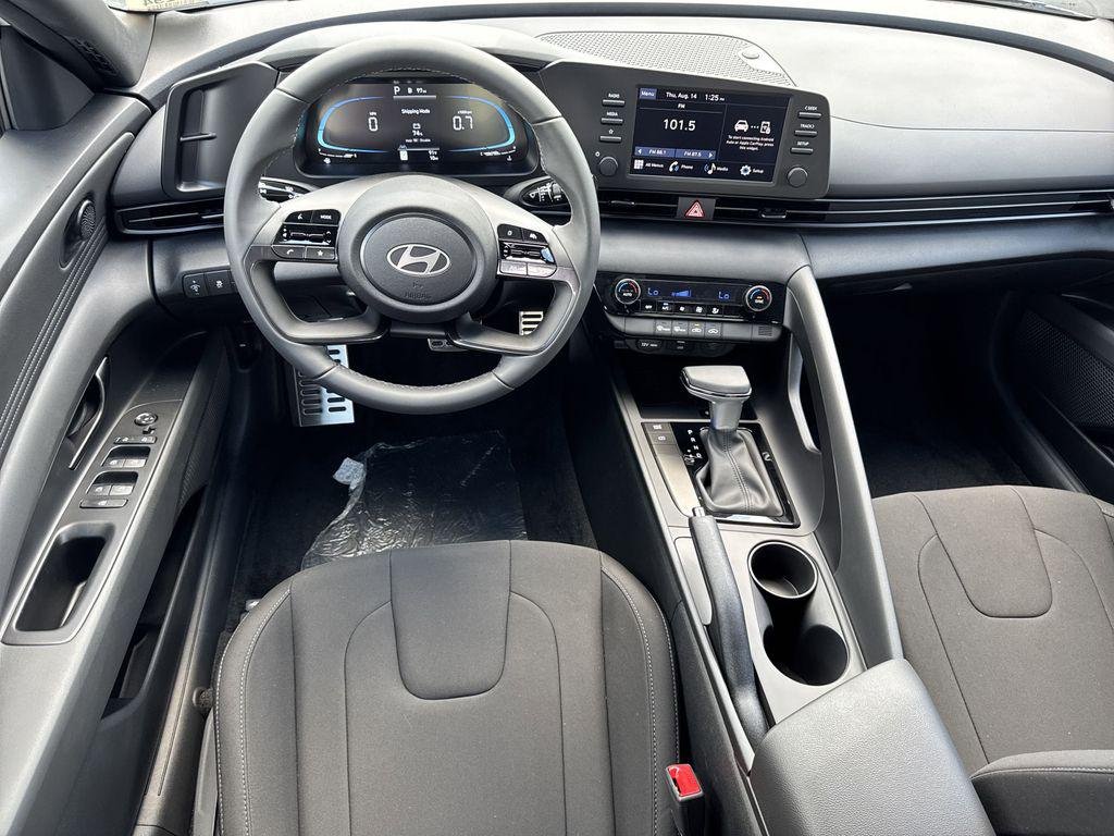 2025 Hyundai Elantra SEL - Photo 22