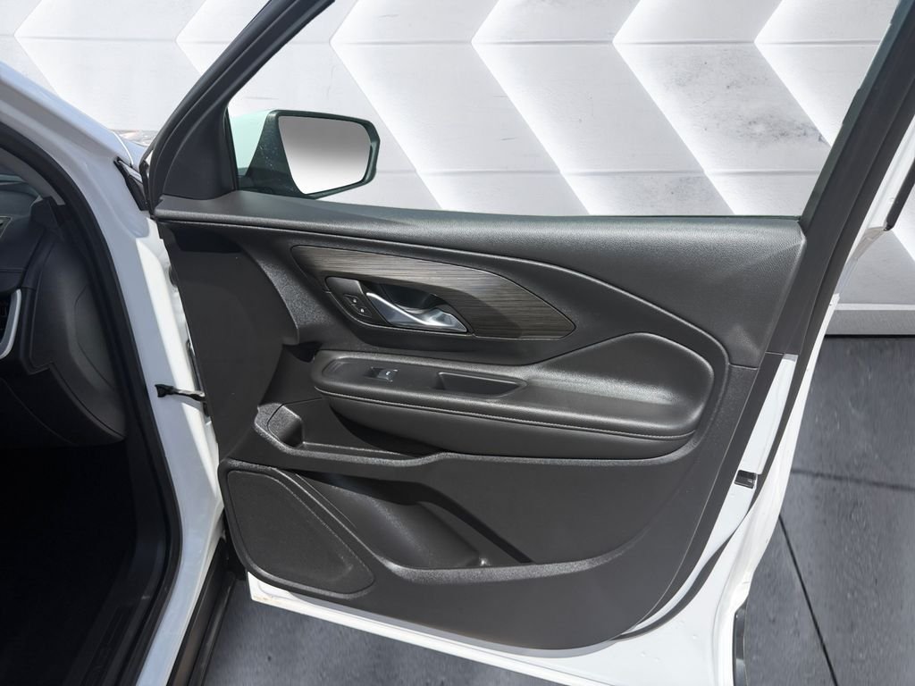 Used 2024 White GMC SLE image 15