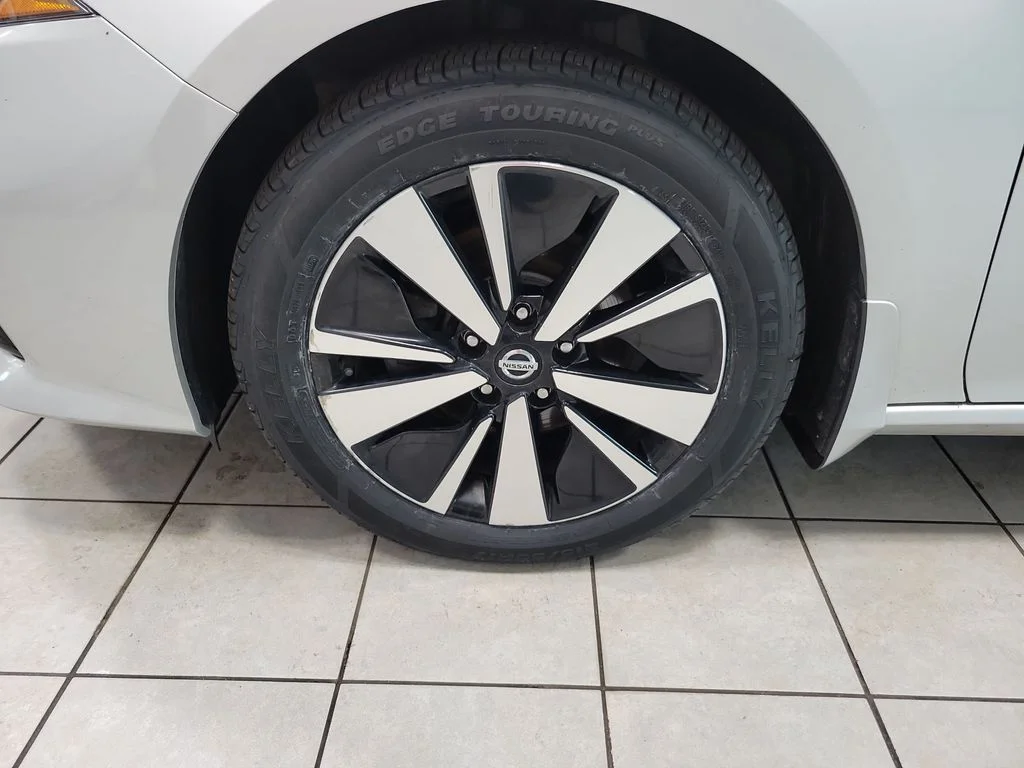 Used 2020 Silver Nissan 2.5 SL image 49