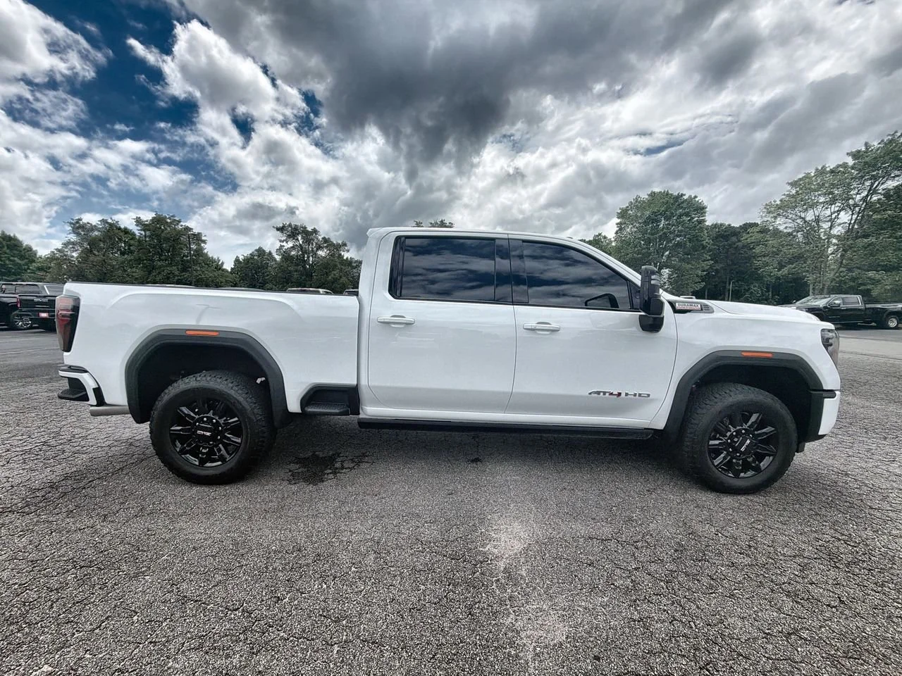 Used 2025 Summit White GMC AT4 image 9