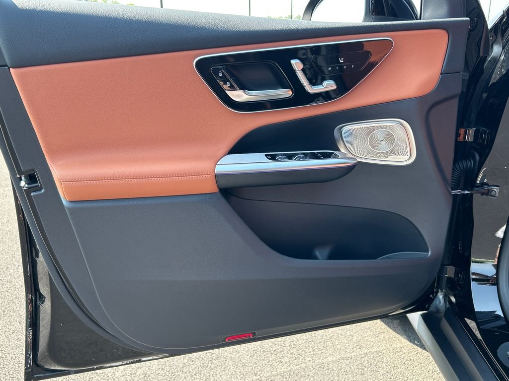 New 2026 Black Mercedes-Benz GLC 300 image 10